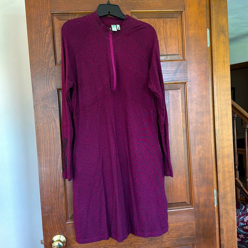 Fuschis Athletic Dress Size L